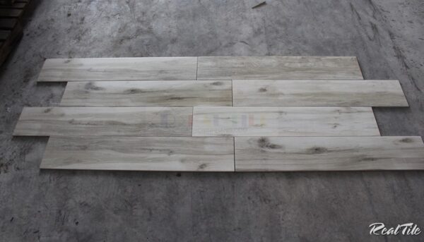 Gạch giả gỗ 20x100 nhập khẩu Trung Quốc khổ lớn màu xám RGM21156