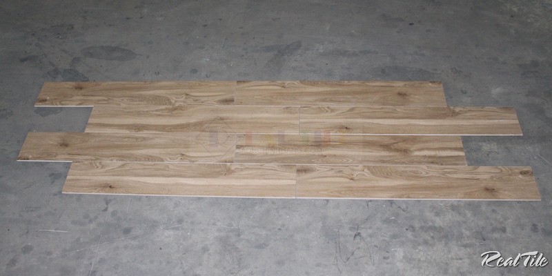Gạch giả gỗ 20x120 nhập khẩu Trung Quốc lát nền nâu sáng RGM212102