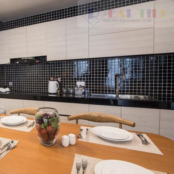 Gạch mosaic thủy tinh ốp tường bếp trang trí đen đơn màu G25299